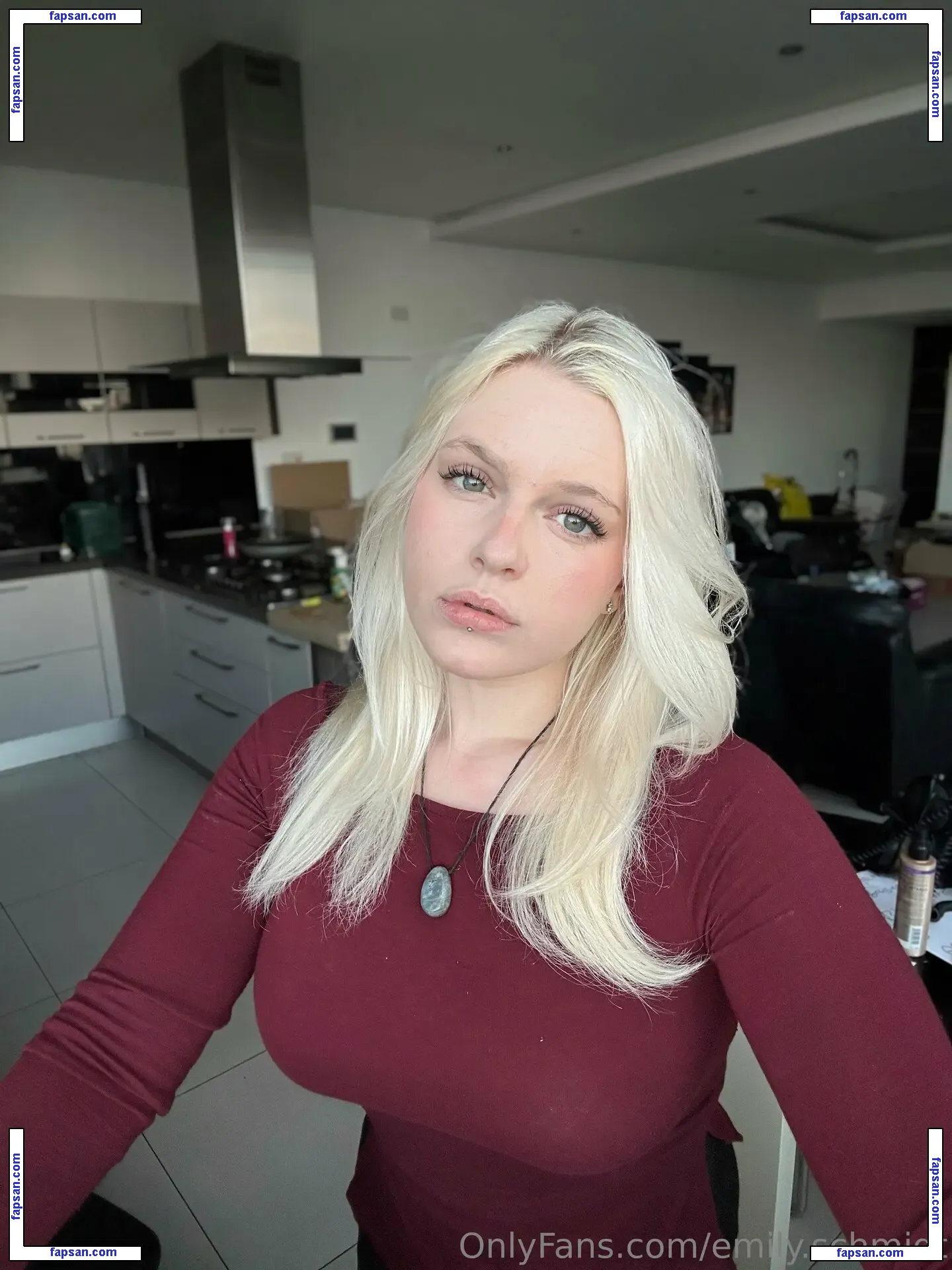 emily.schwarz nude photo #0012 from OnlyFans
