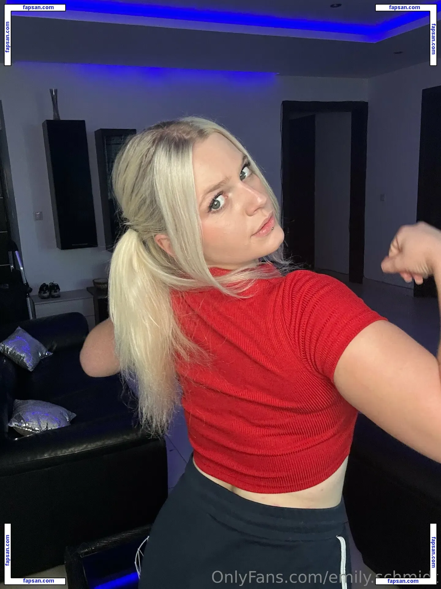 emily.schwarz nude photo #0013 from OnlyFans