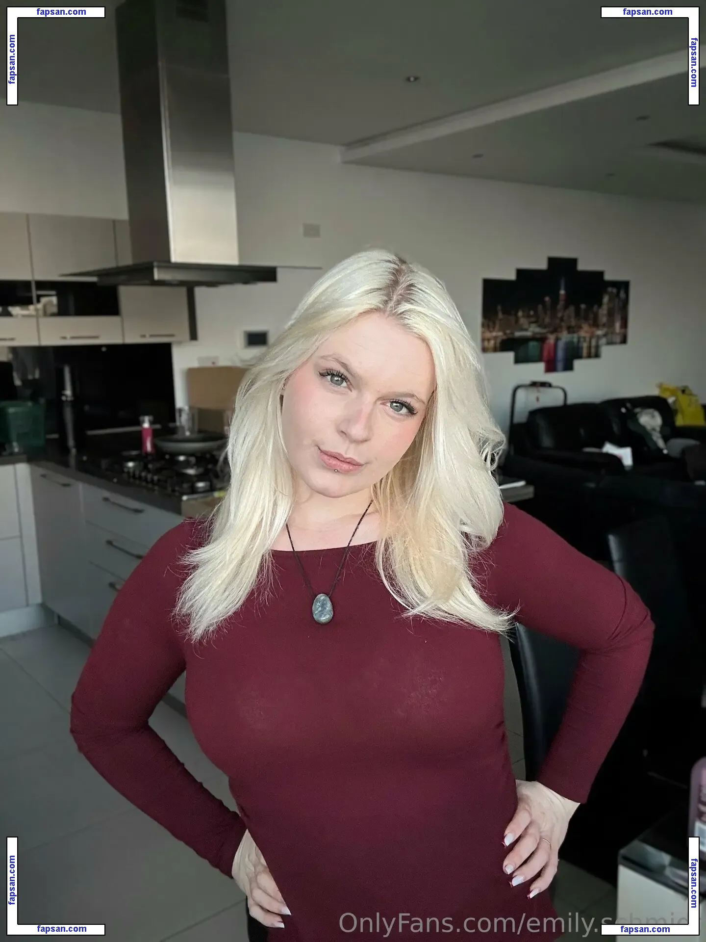 emily.schwarz nude photo #0026 from OnlyFans