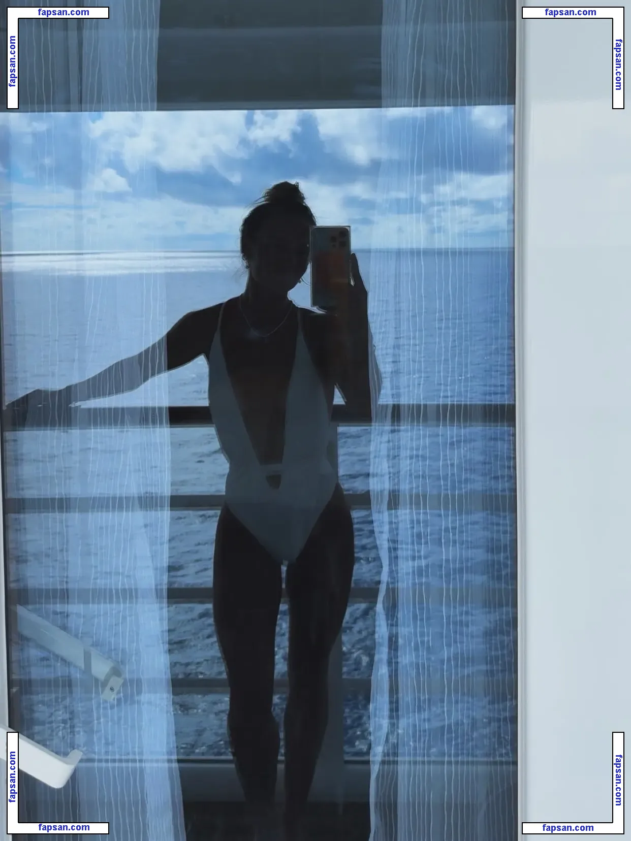 Emily Sentner голая фото #0012 с Онлифанс