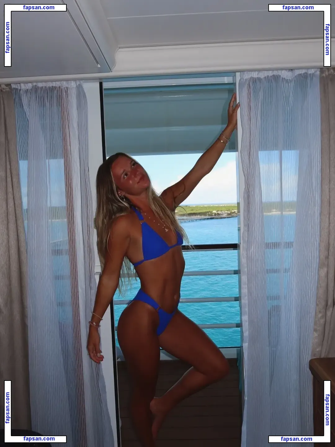 Emily Sentner голая фото #0016 с Онлифанс