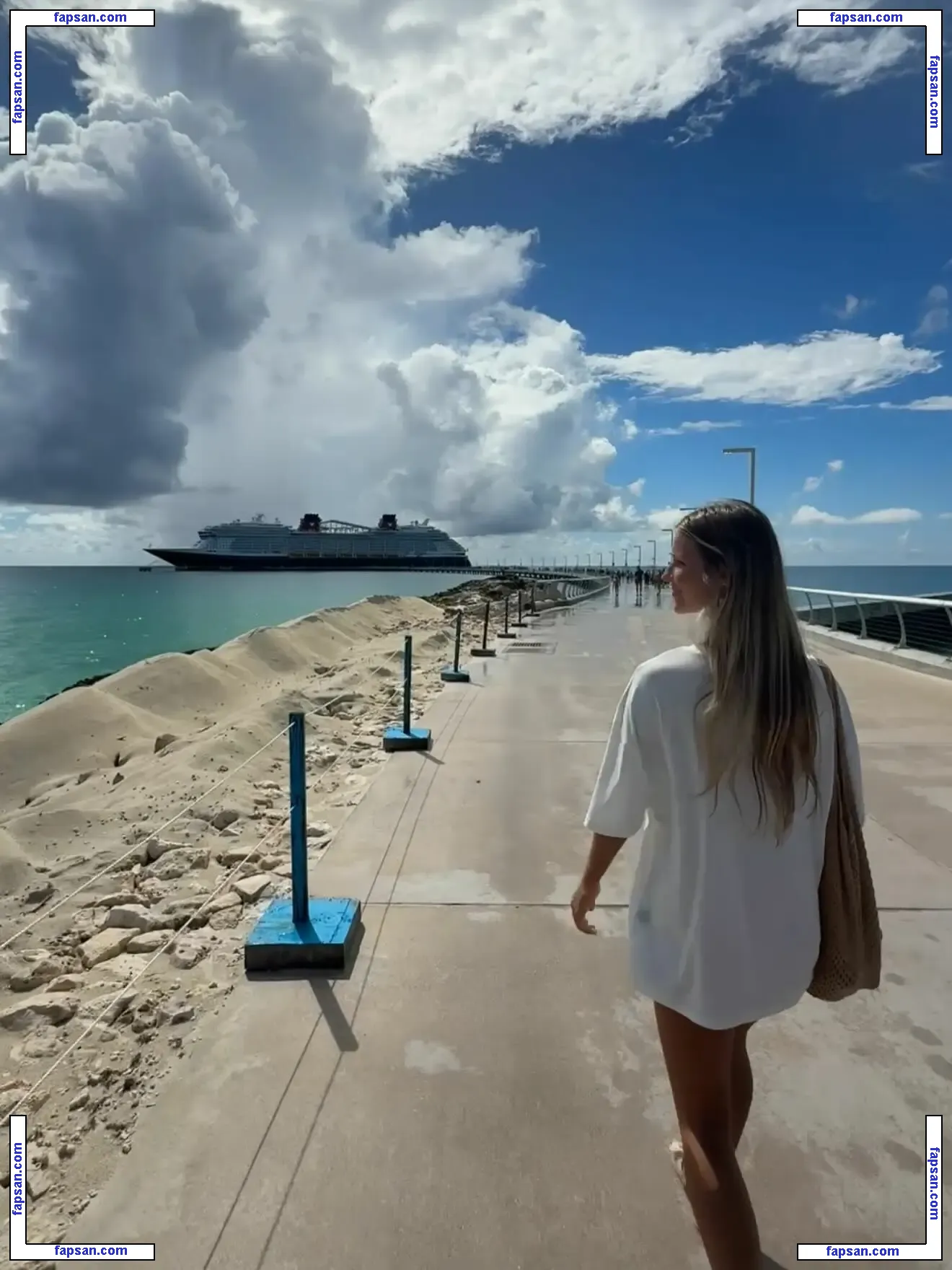 Emily Sentner голая фото #0020 с Онлифанс