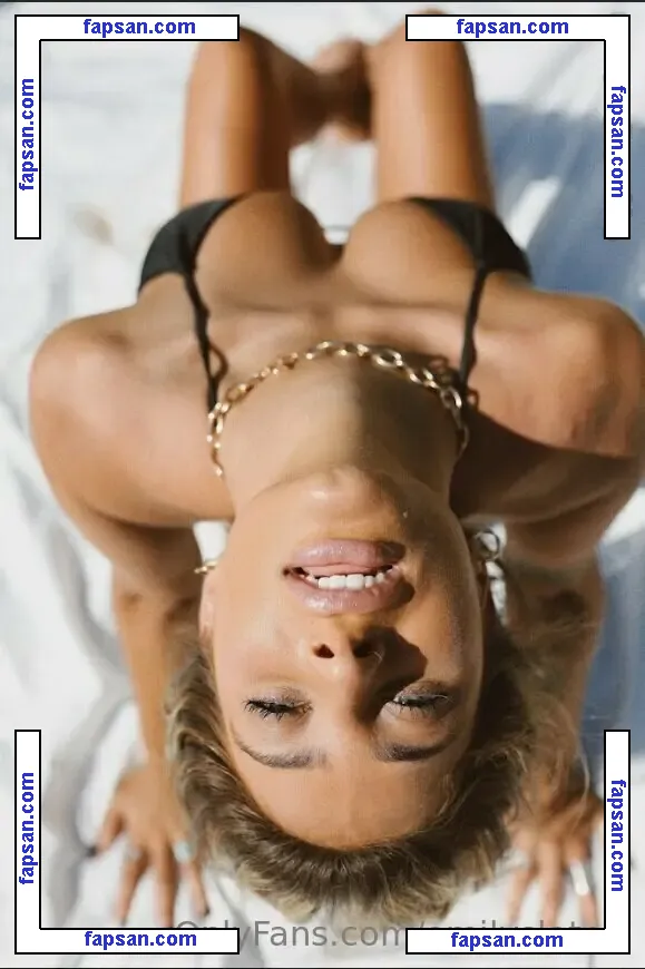 Emily Slater голая фото #0023 с Онлифанс