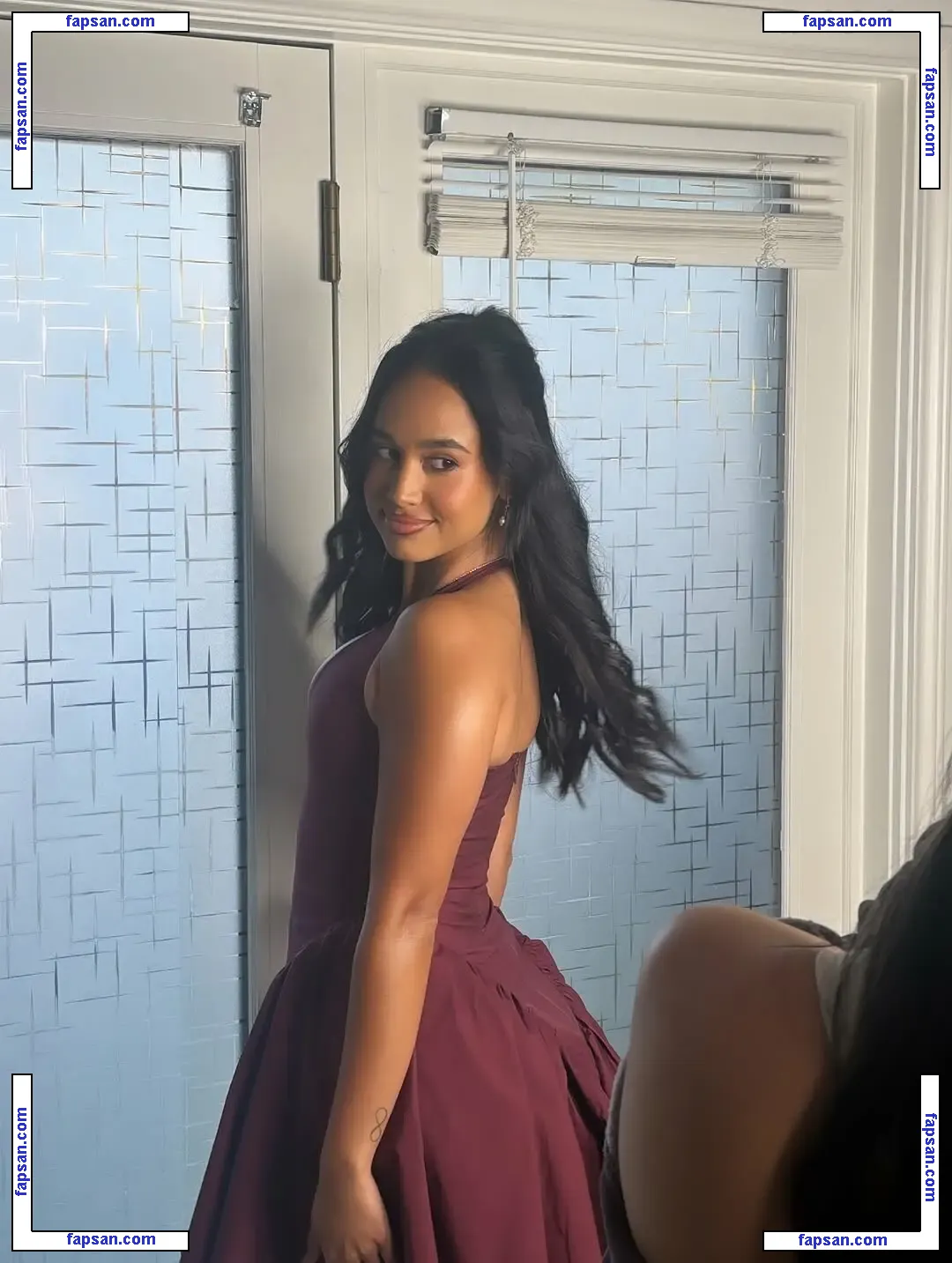 Emily Tosta голая фото #0230 с Онлифанс