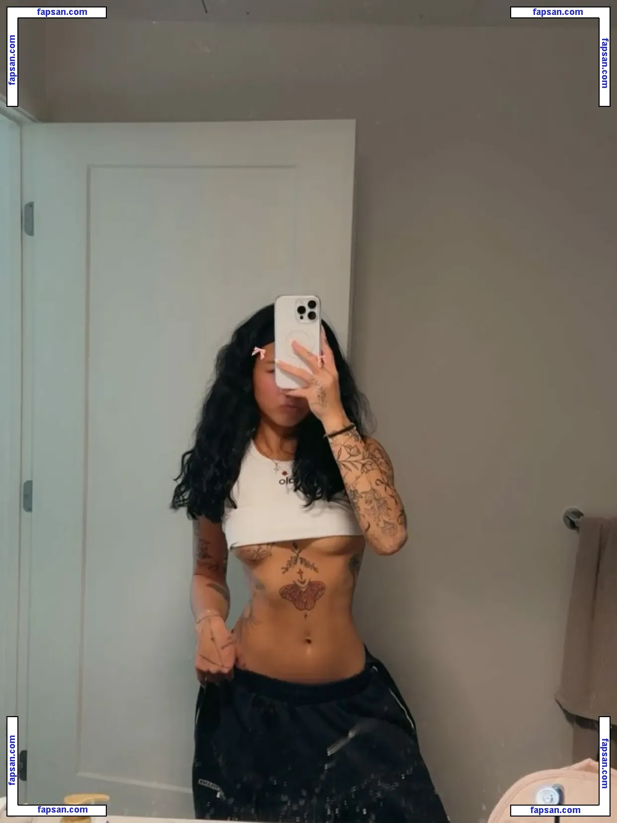 Emilyafeng nude photo #0012 from OnlyFans