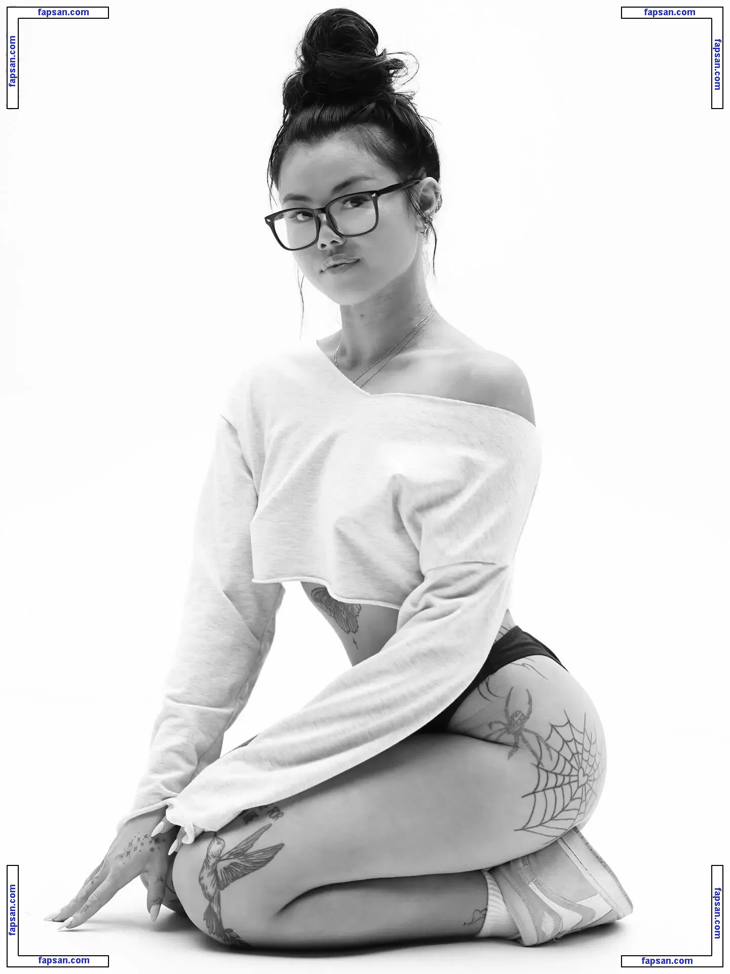 Emilyafeng nude photo #0024 from OnlyFans