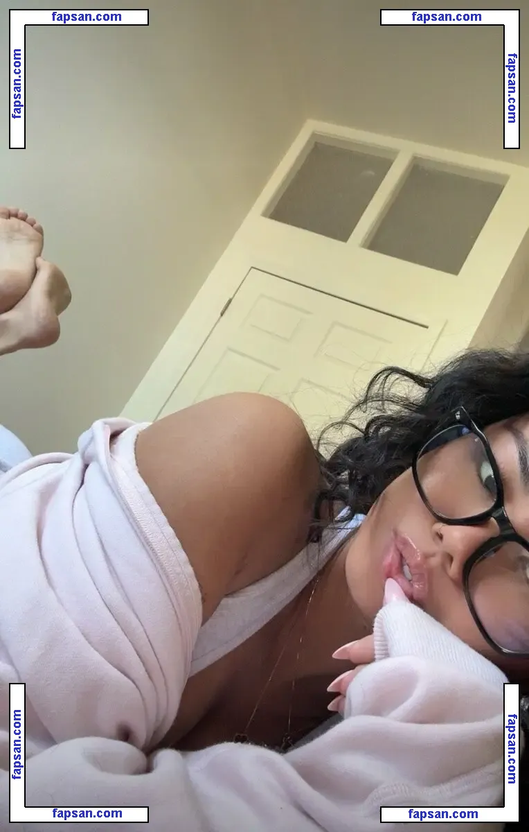 Emilyafeng nude photo #0027 from OnlyFans