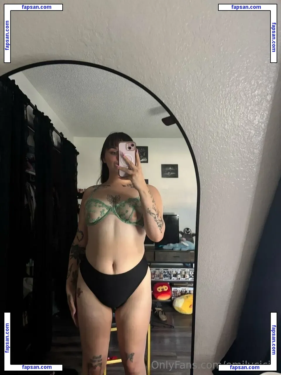 emilycici3 голая фото #0006 с Онлифанс