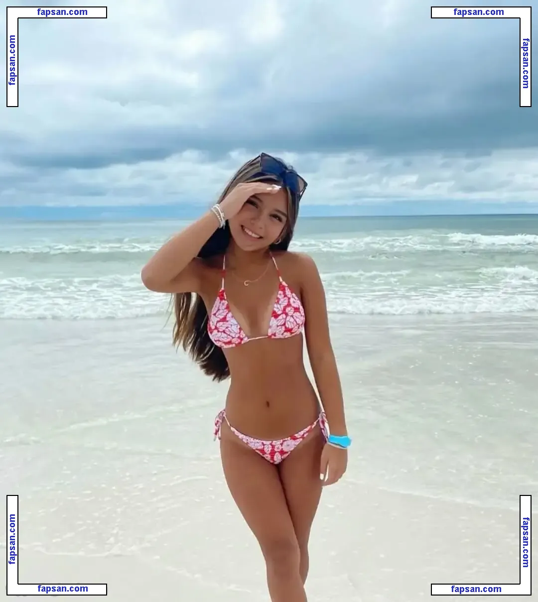 Emilycutiexx nude photo #0003 from OnlyFans