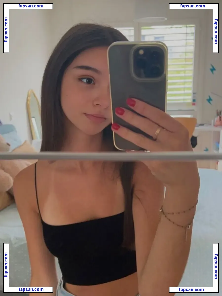 Emilycutiexx nude photo #0004 from OnlyFans