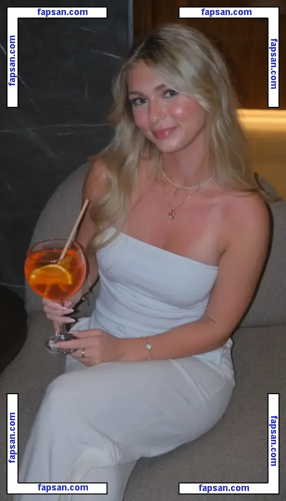 Emilylior nude photo #0012 from OnlyFans