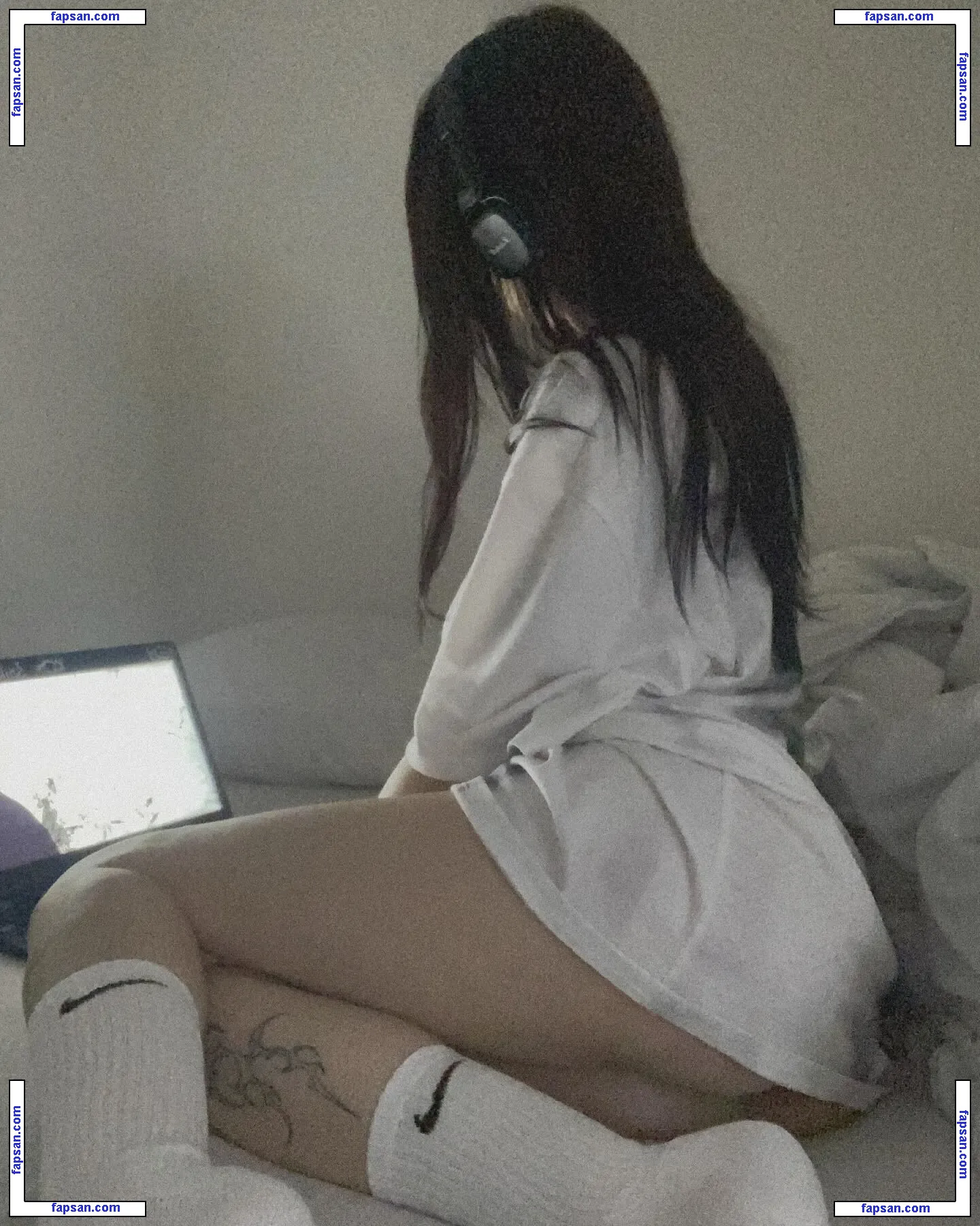 Emilylovexxx nude photo #0012 from OnlyFans