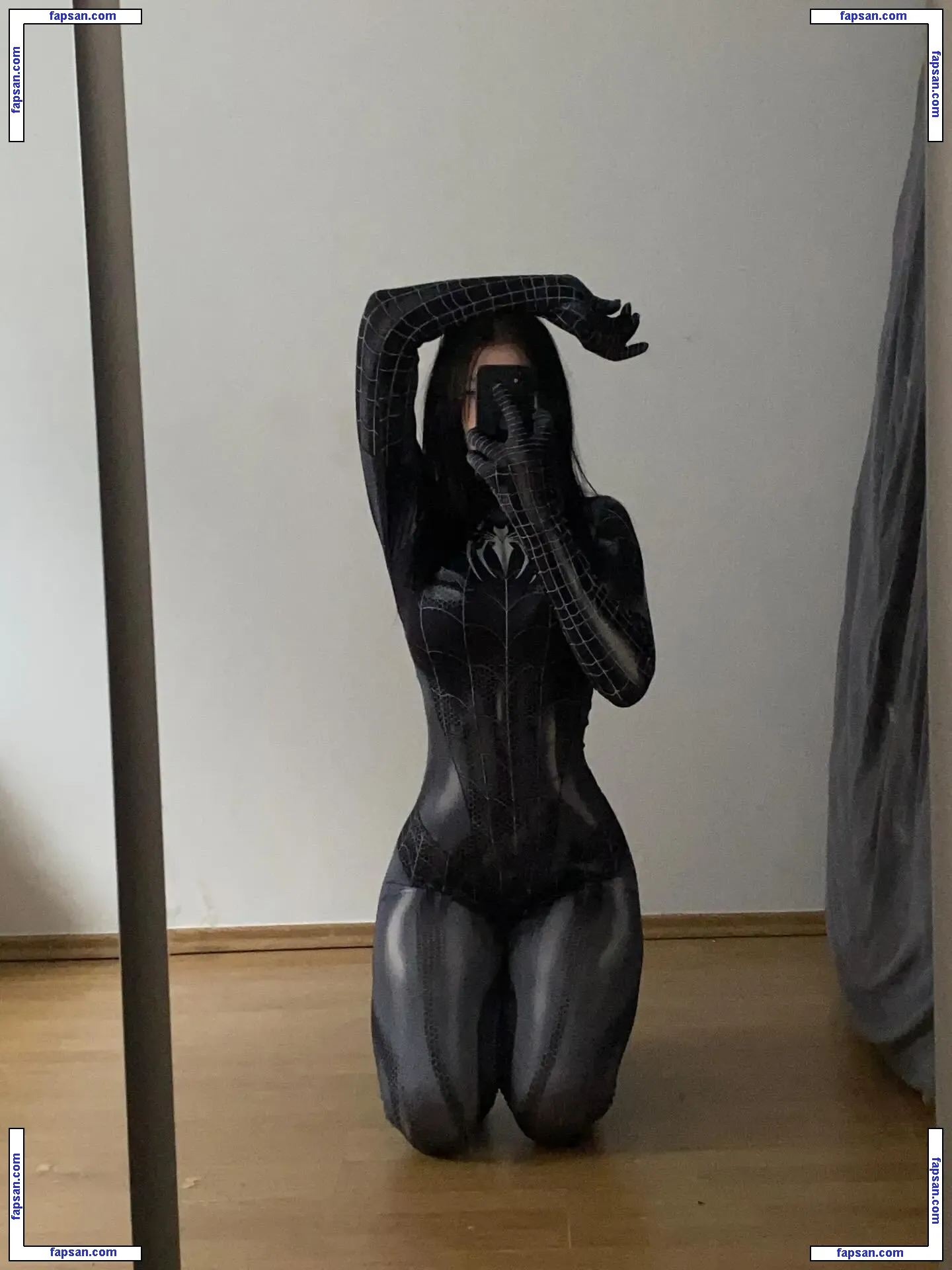 Emilylovexxx nude photo #0022 from OnlyFans