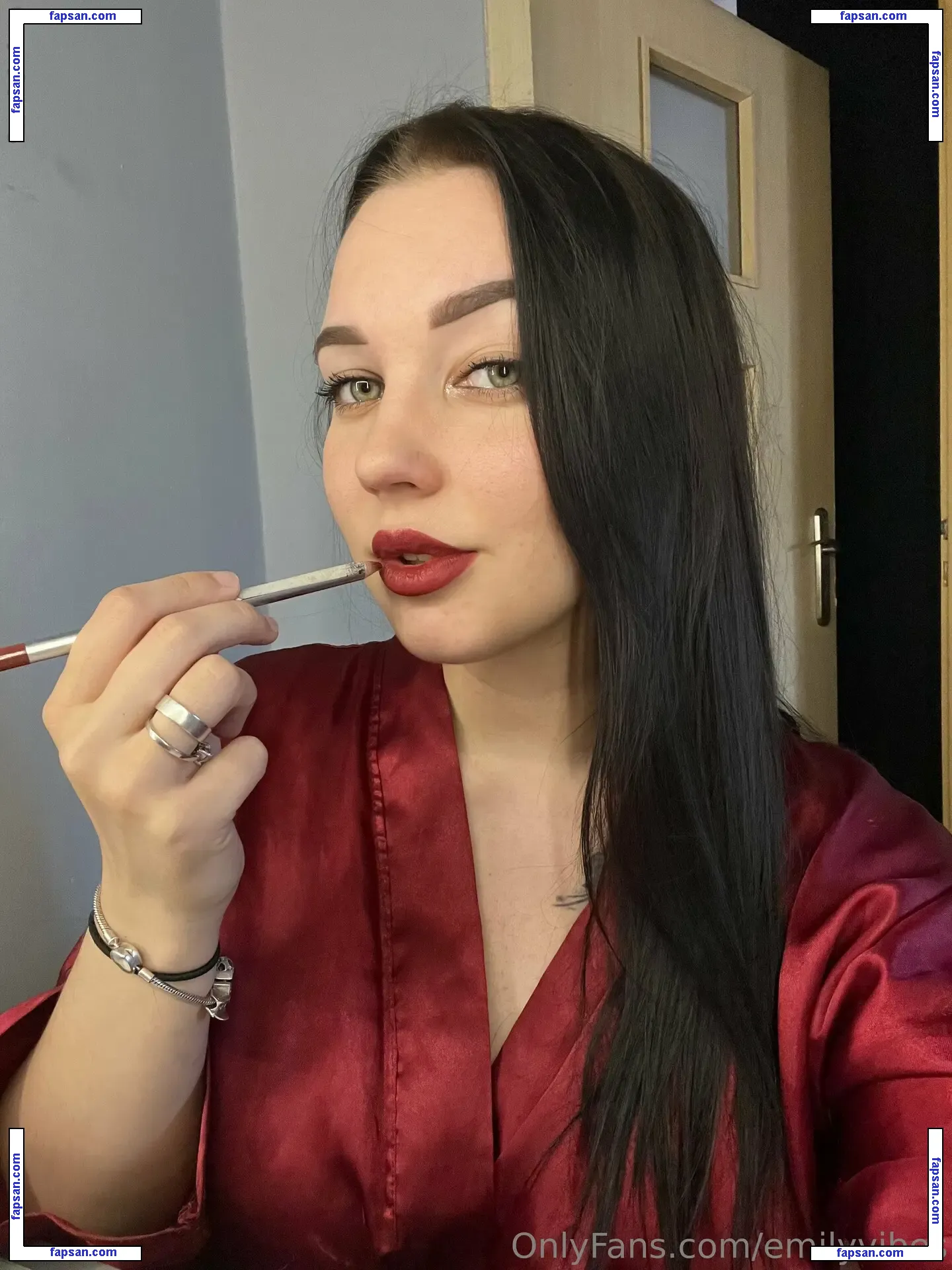 emilyvibes nude photo #0003 from OnlyFans