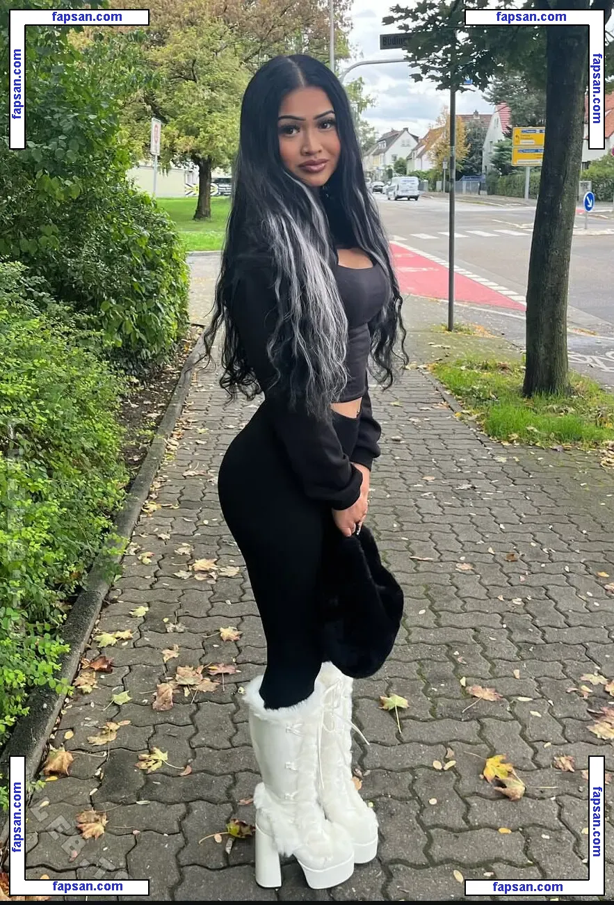 Eminedere голая фото #0007 с Онлифанс