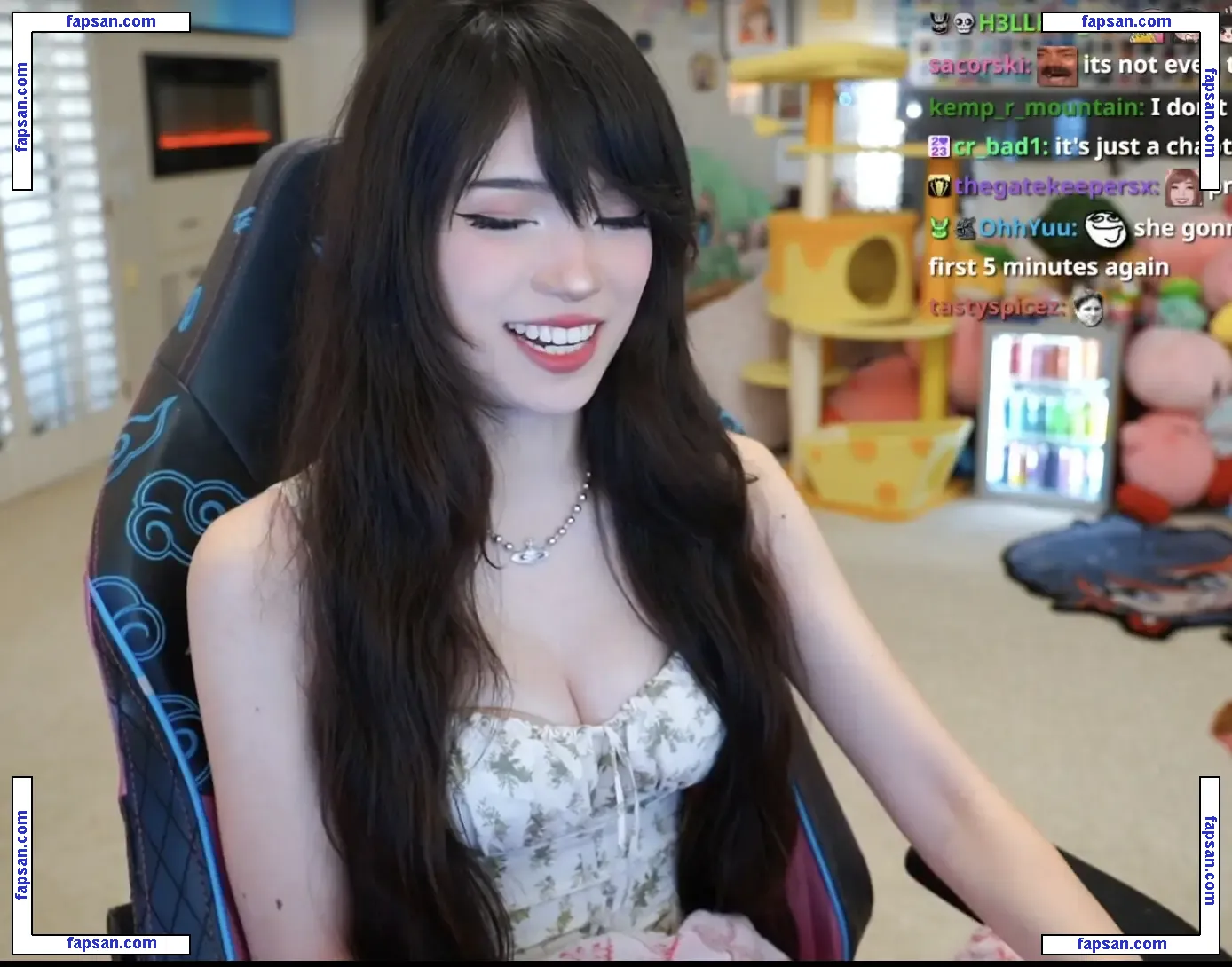 Emiru голая фото #0244 с Онлифанс