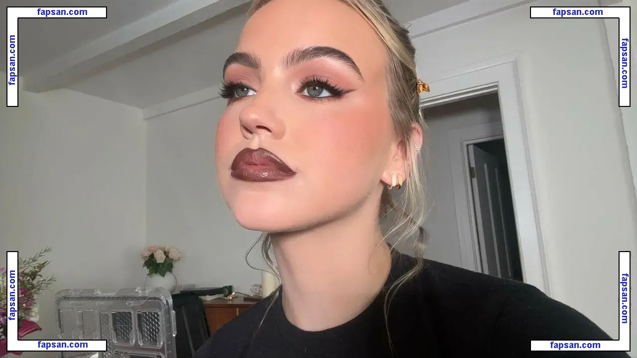 Emma Brooks nude photo #1284 from OnlyFans