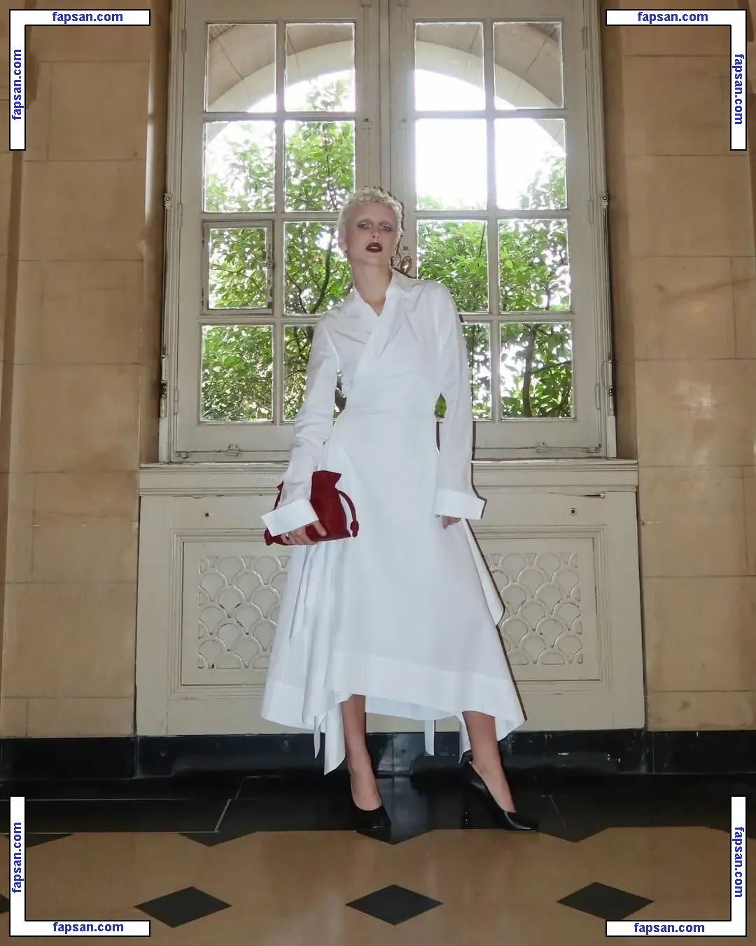 Emma Chamberlain nude photo #0324 from OnlyFans