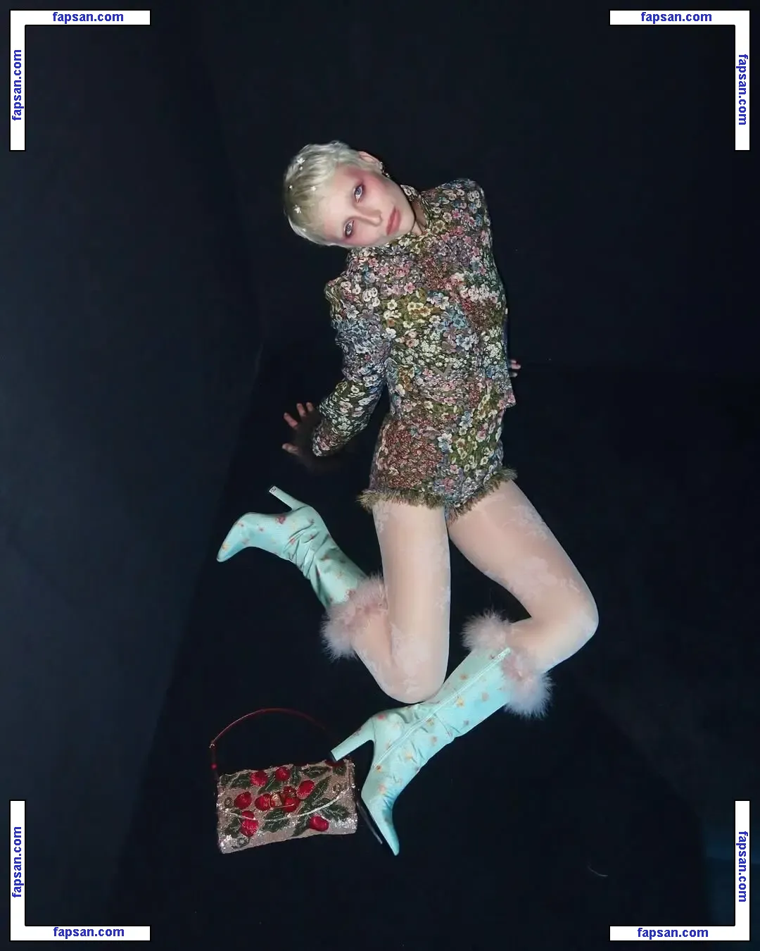 Emma Chamberlain nude photo #0331 from OnlyFans