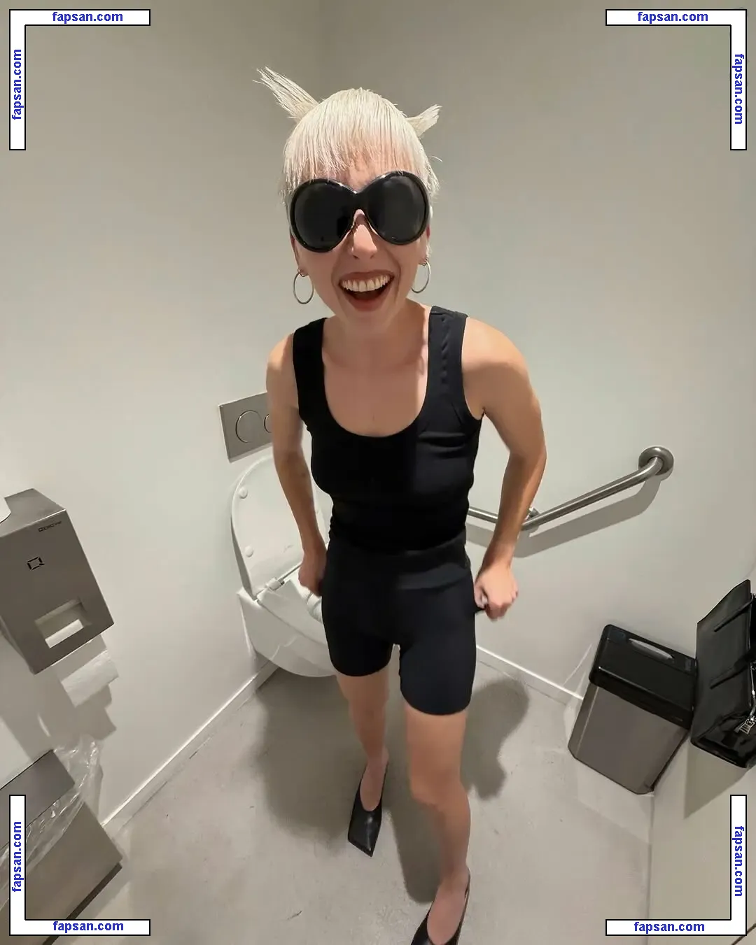 Emma Chamberlain nude photo #0339 from OnlyFans