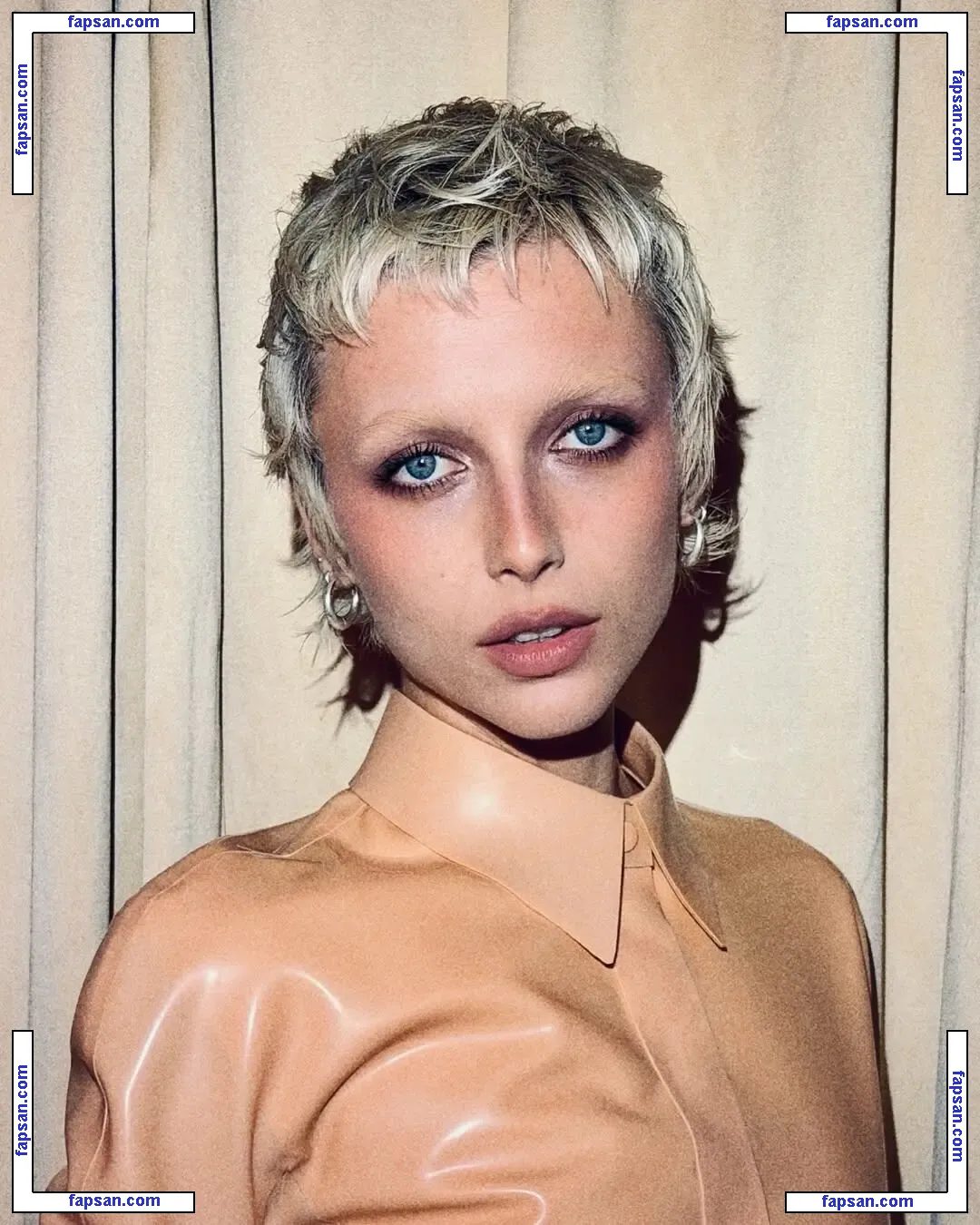 Emma Chamberlain nude photo #0357 from OnlyFans