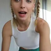 Emma Chamberlain голая #0095