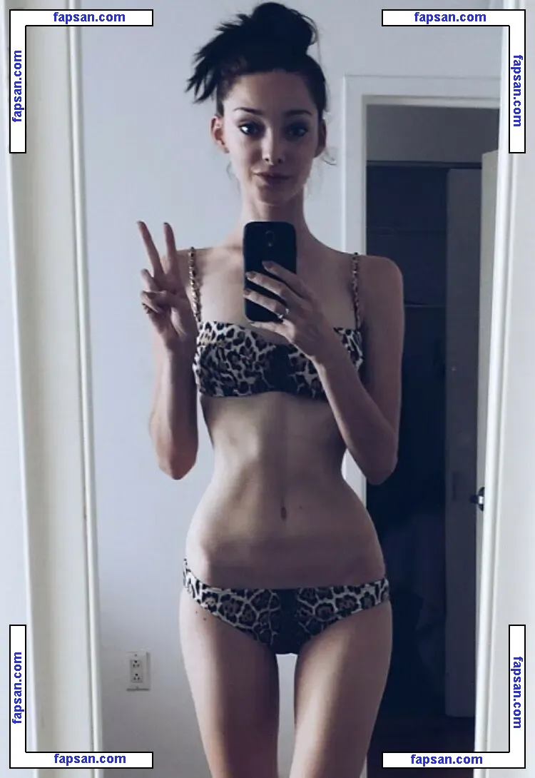 Emma Dumont / emmadumont nude photo #0113 from OnlyFans