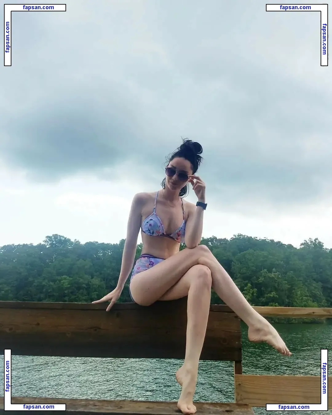 Emma Dumont / emmadumont nude photo #0114 from OnlyFans