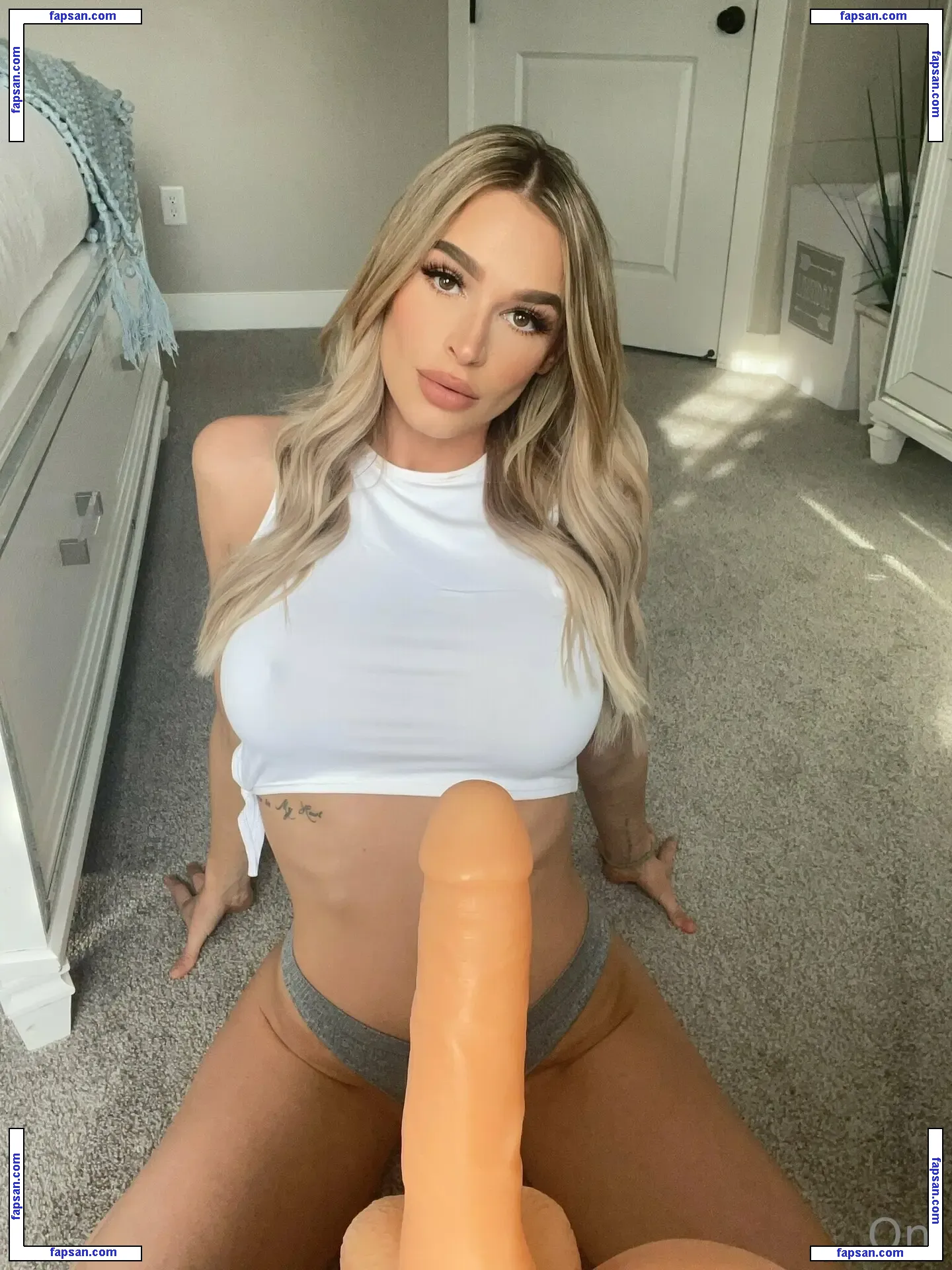 Emma Hix nude photo #0197 from OnlyFans