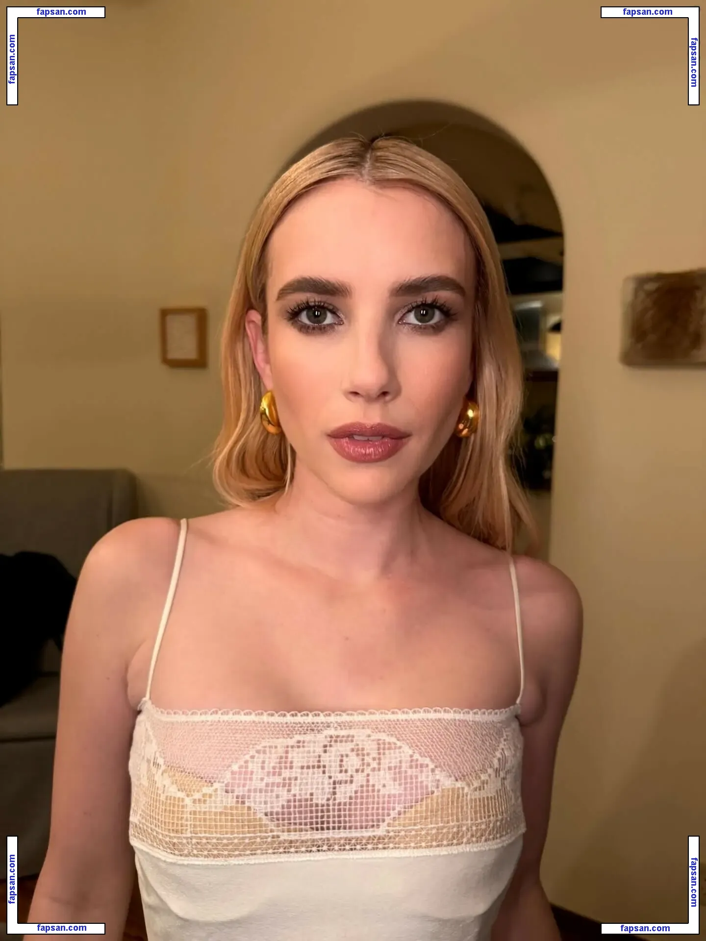 Emma Roberts голая фото #1601 с Онлифанс