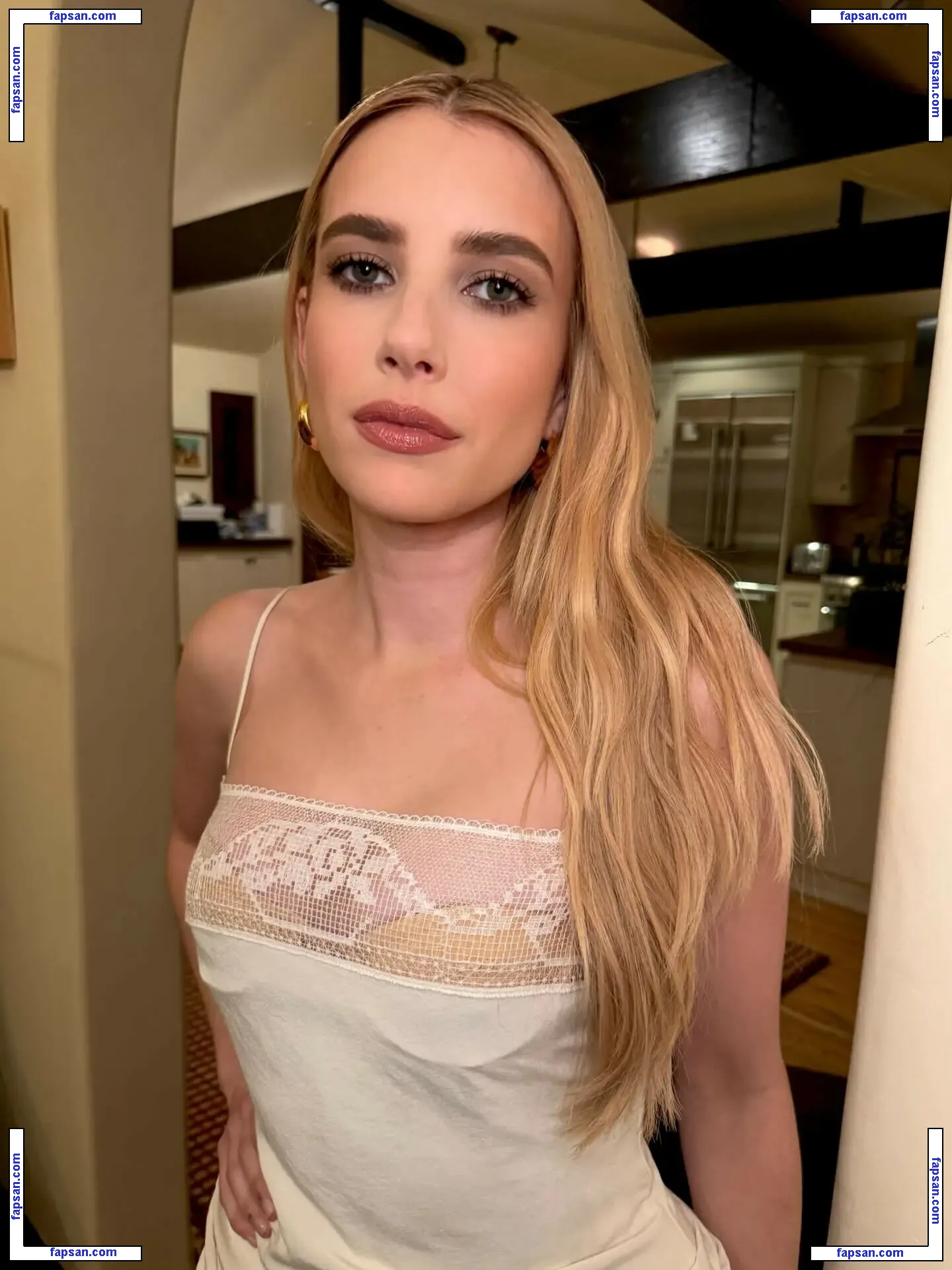 Emma Roberts голая фото #1602 с Онлифанс