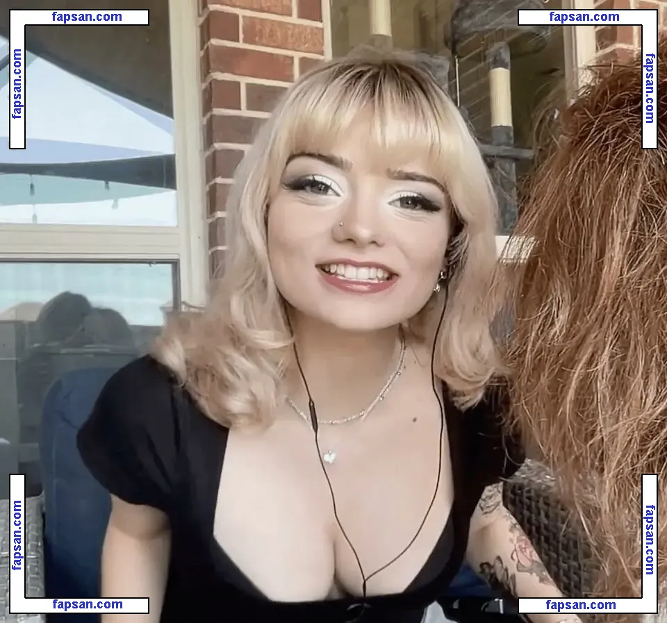 Emma's MySpace nude photo #0010 from OnlyFans