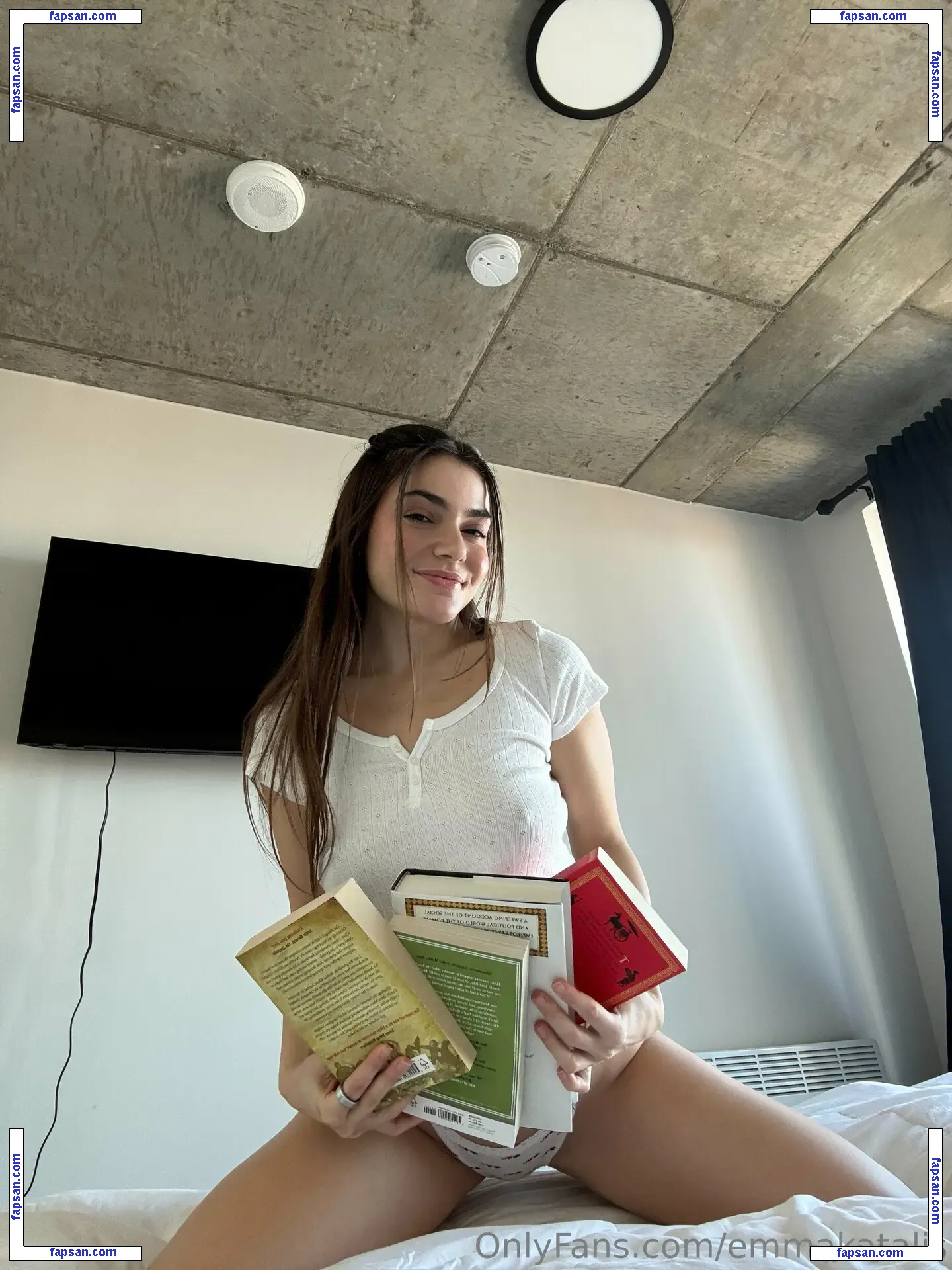 emmakatalis nude photo #0037 from OnlyFans