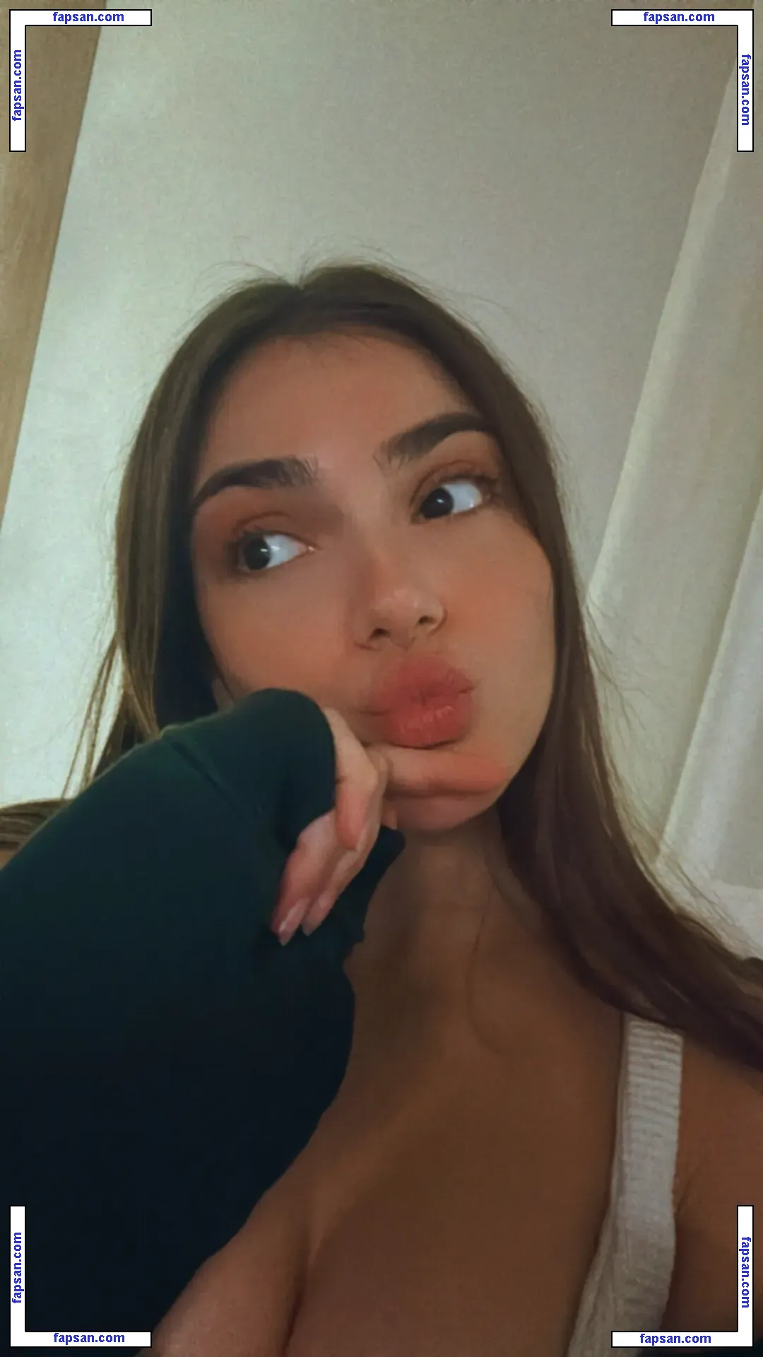 emmakatalis nude photo #0038 from OnlyFans