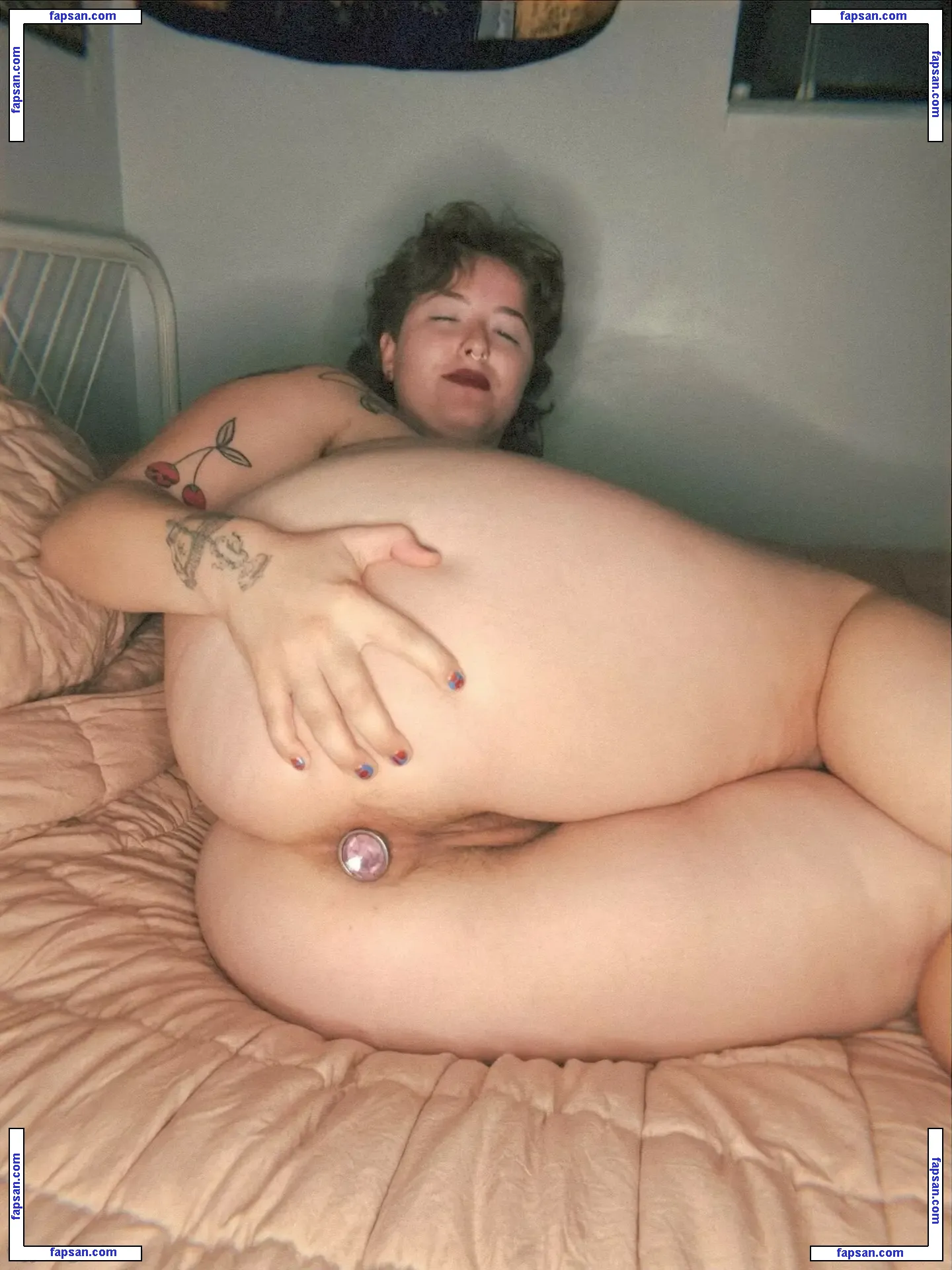 Emmalovescherries nude photo #0008 from OnlyFans