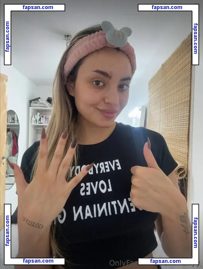 emmalryy nude photo #0038 from OnlyFans