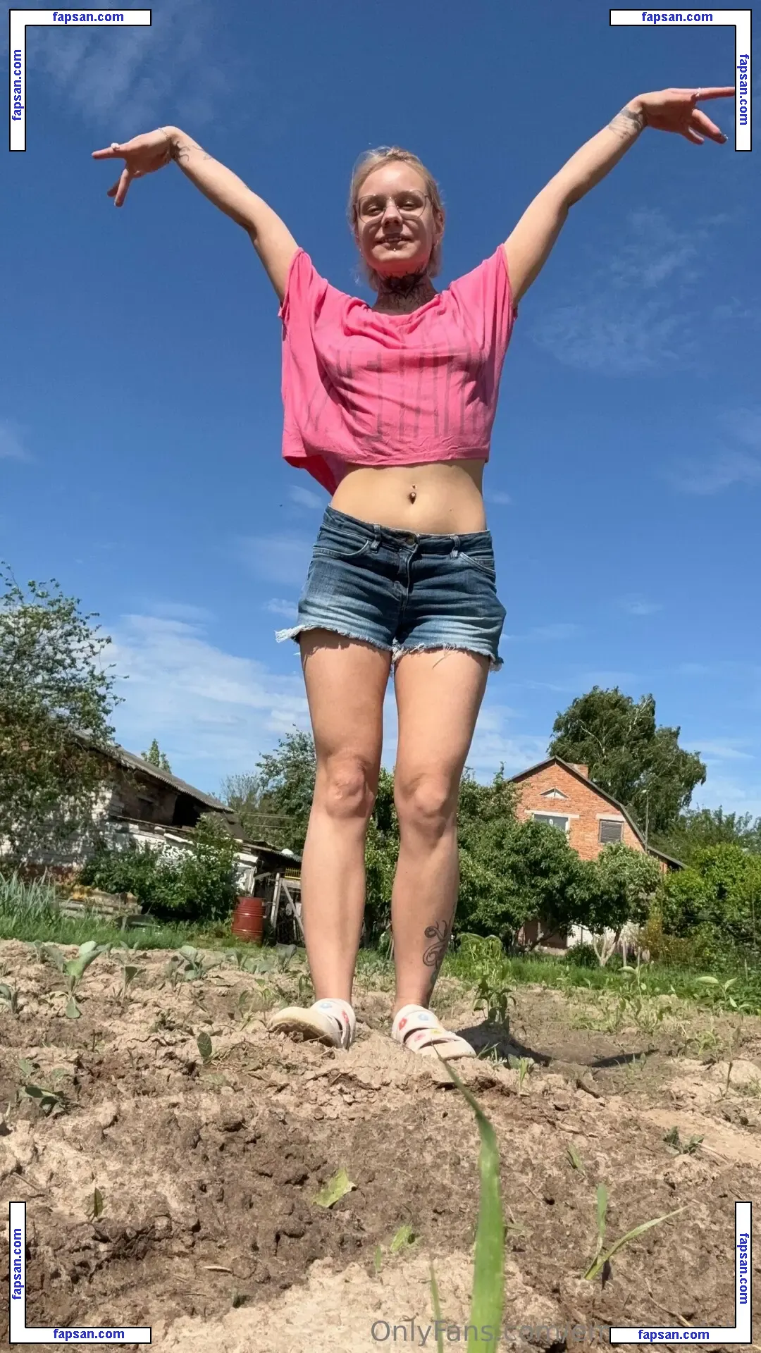 emmaxxdolly nude photo #0004 from OnlyFans