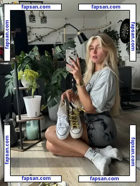 Emmysfeetandsocks nude photo #0040 from OnlyFans
