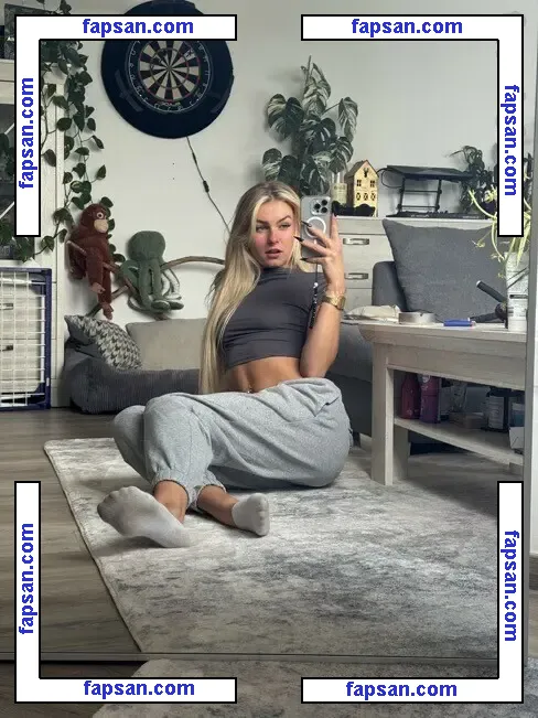 Emmysfeetandsocks nude photo #0043 from OnlyFans