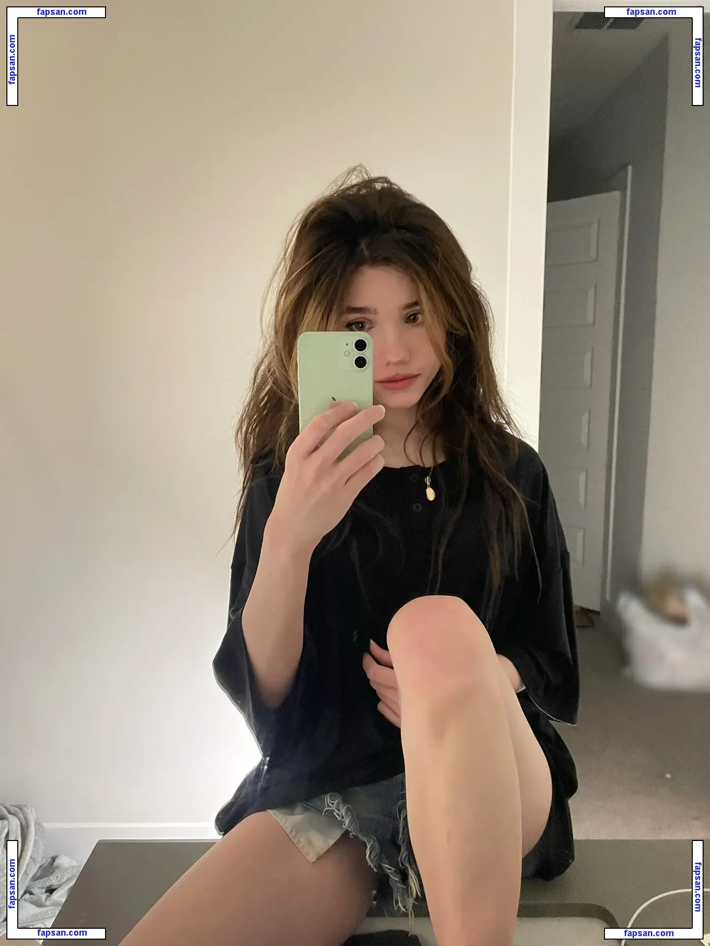 emmyuh nude photo #0005 from OnlyFans