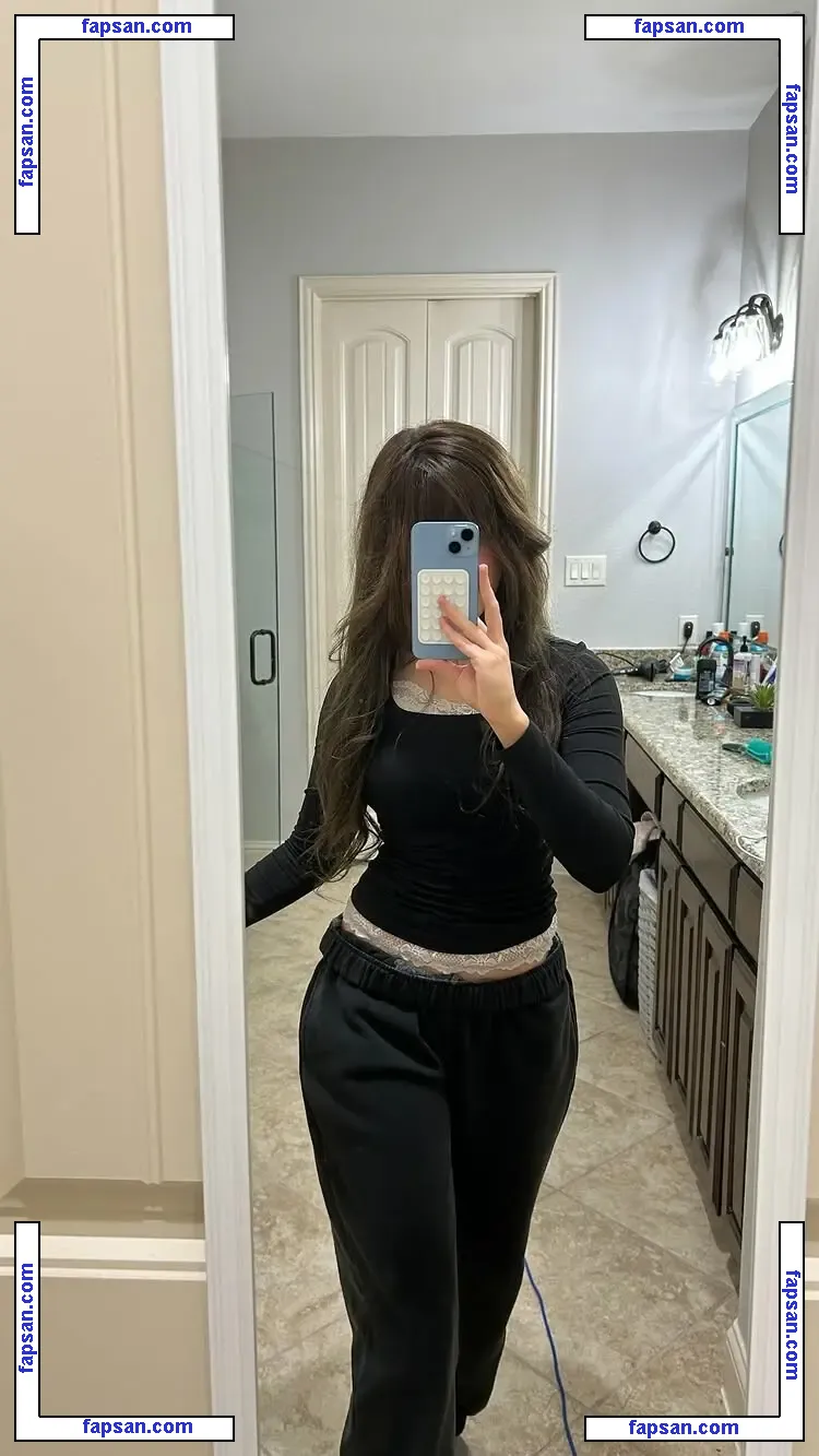 emmyuh nude photo #0103 from OnlyFans