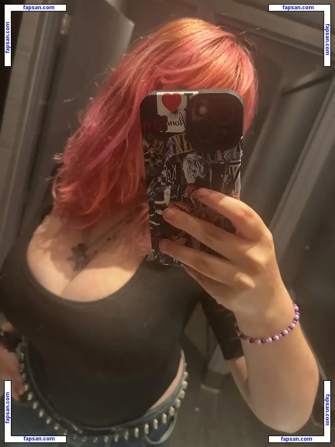 Emo голая фото #0005 с Онлифанс