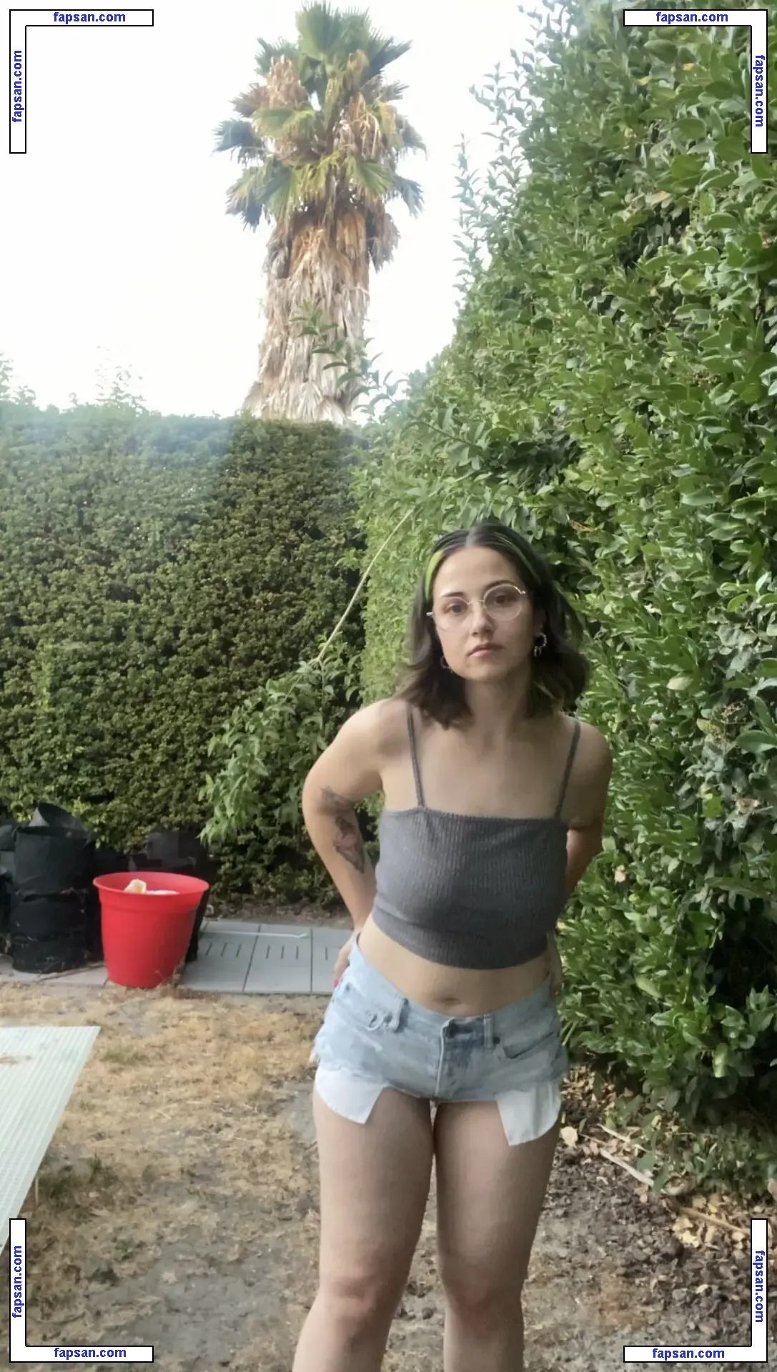 emocranberries голая фото #0024 с Онлифанс