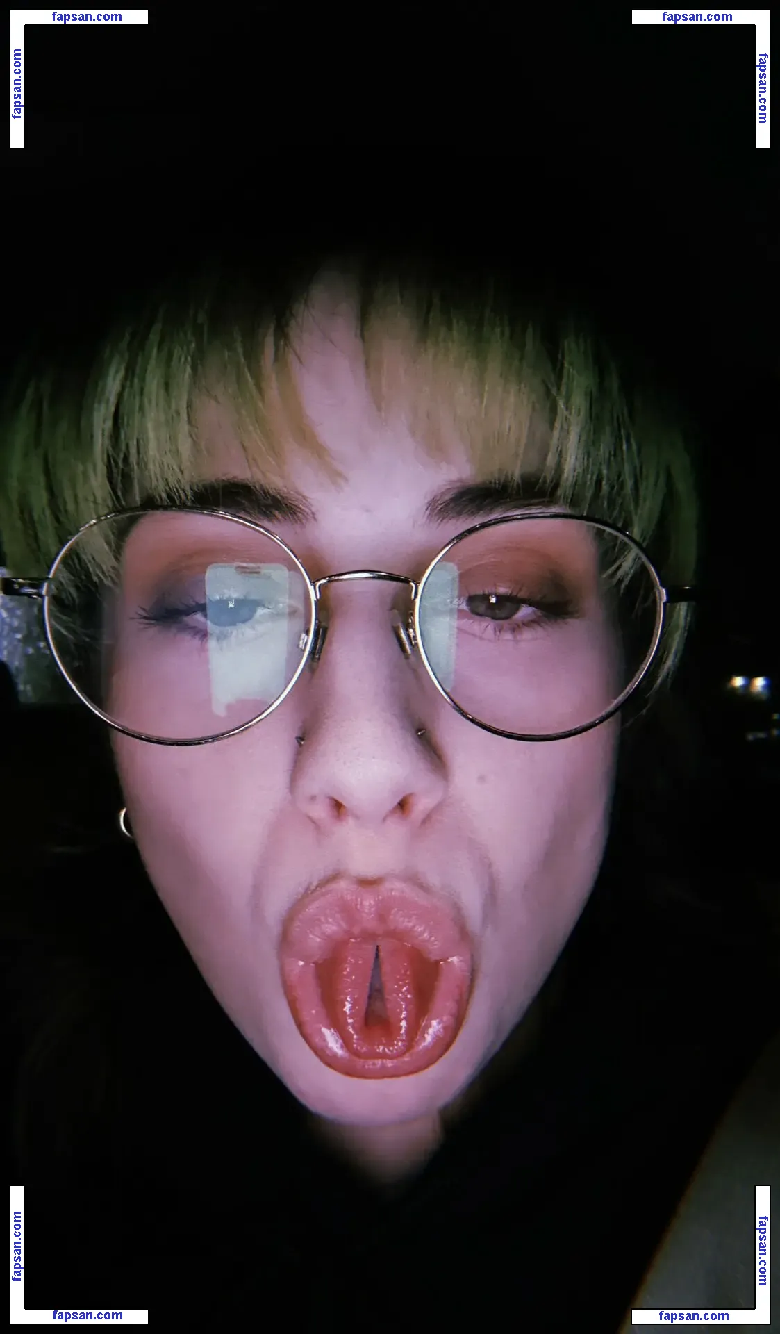 emocranberries голая фото #0027 с Онлифанс