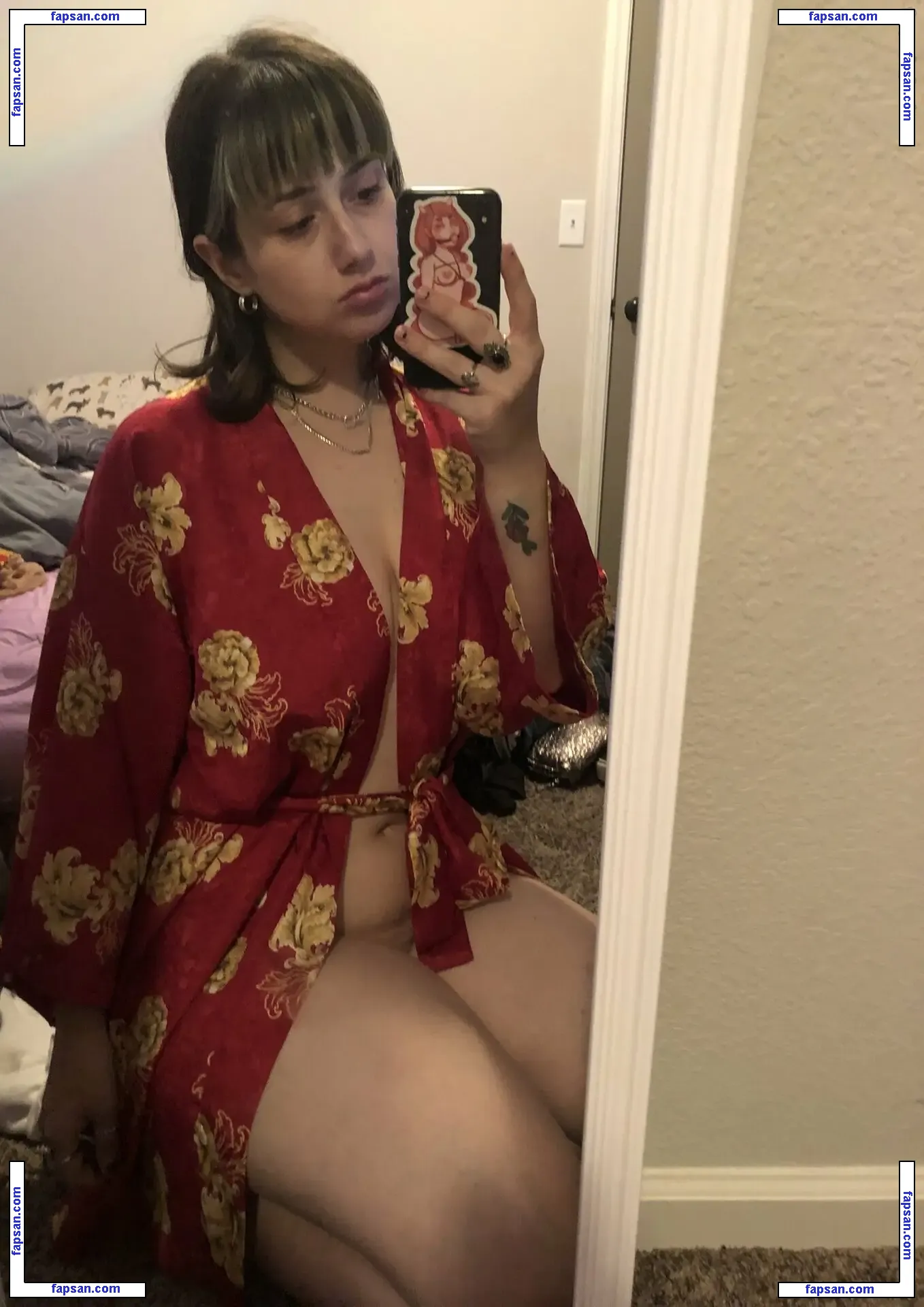 emocranberries голая фото #0037 с Онлифанс