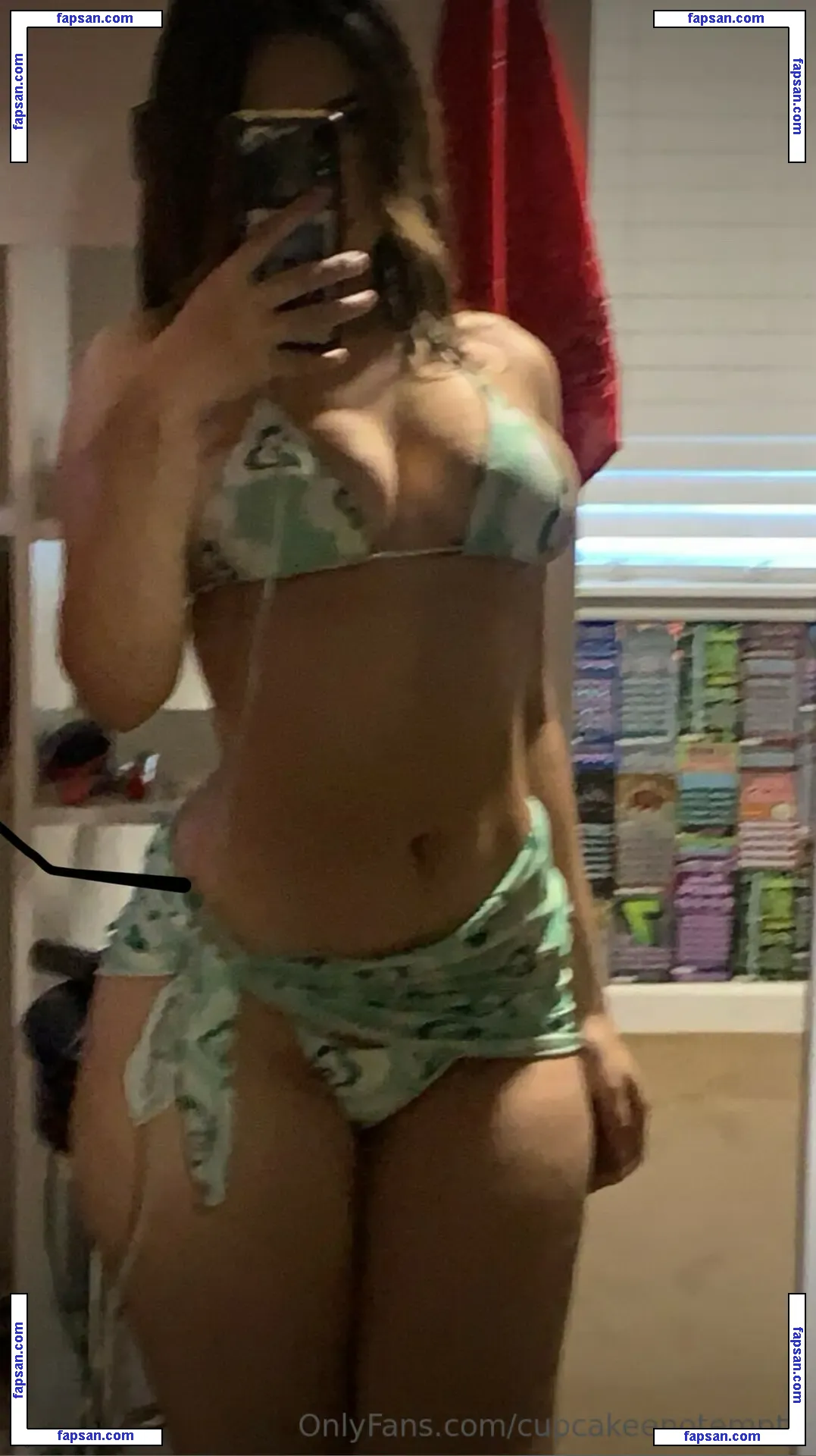 Emptycupcakee nude photo #0009 from OnlyFans
