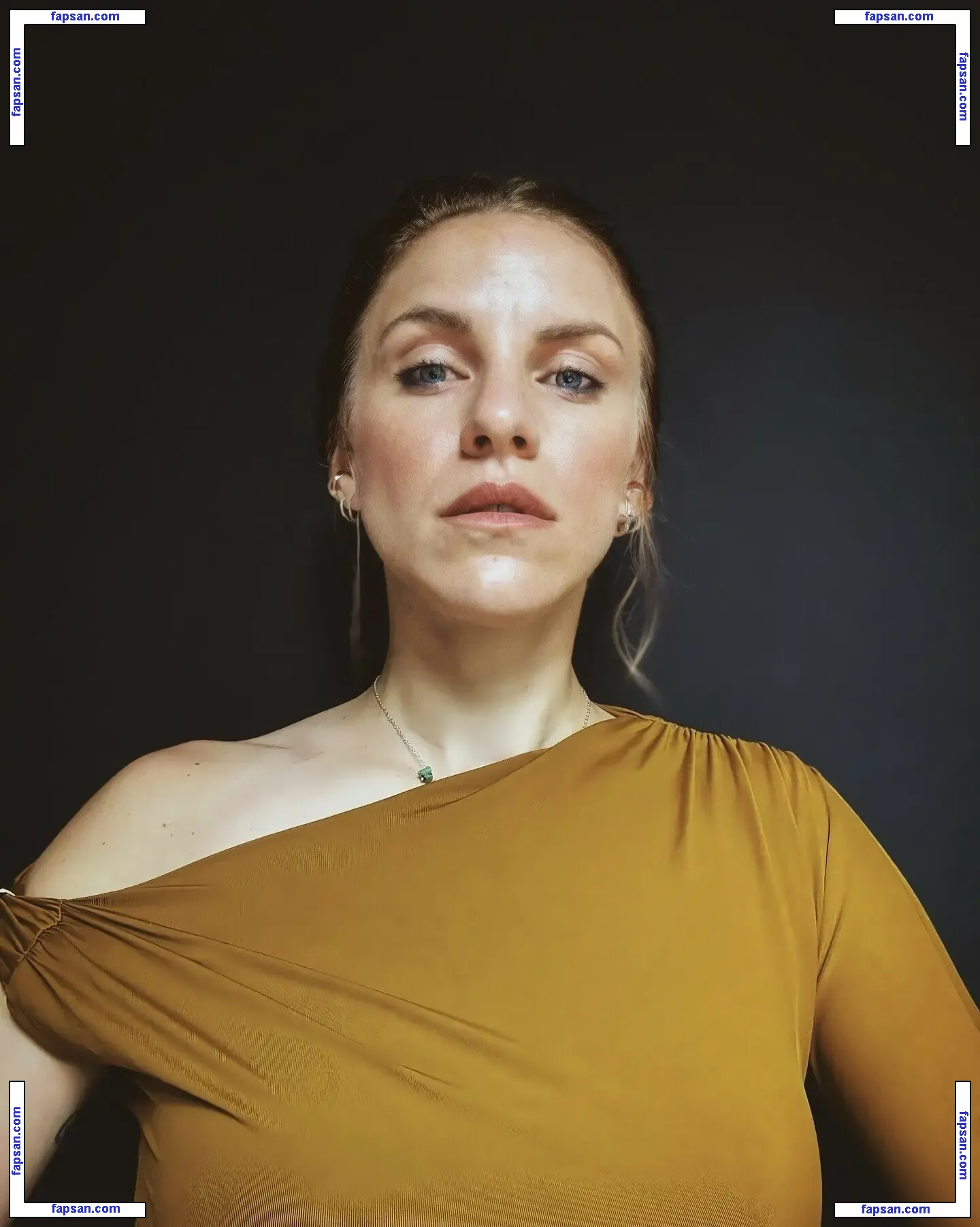 Emy LTR nude photo #0033 from OnlyFans