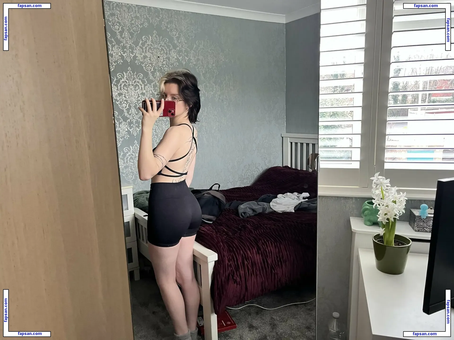 Emzeeni голая фото #0001 с Онлифанс