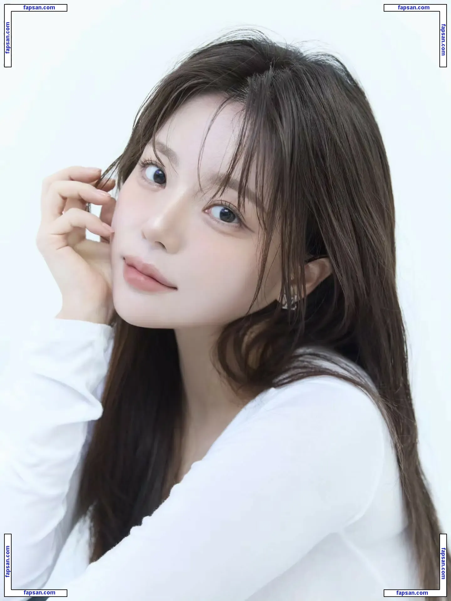 ENA голая фото #0011 с Онлифанс