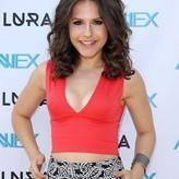 Erin Sanders nude #0011